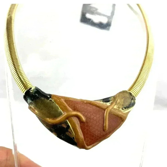 VTG Gold Tone Metal Necklace Unique Kitsch Design 12" Long - Picture 6 of 8